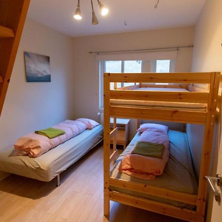 Hvammur 2 Guesthouse Red House ブリョンドゥオース エクステリア 写真