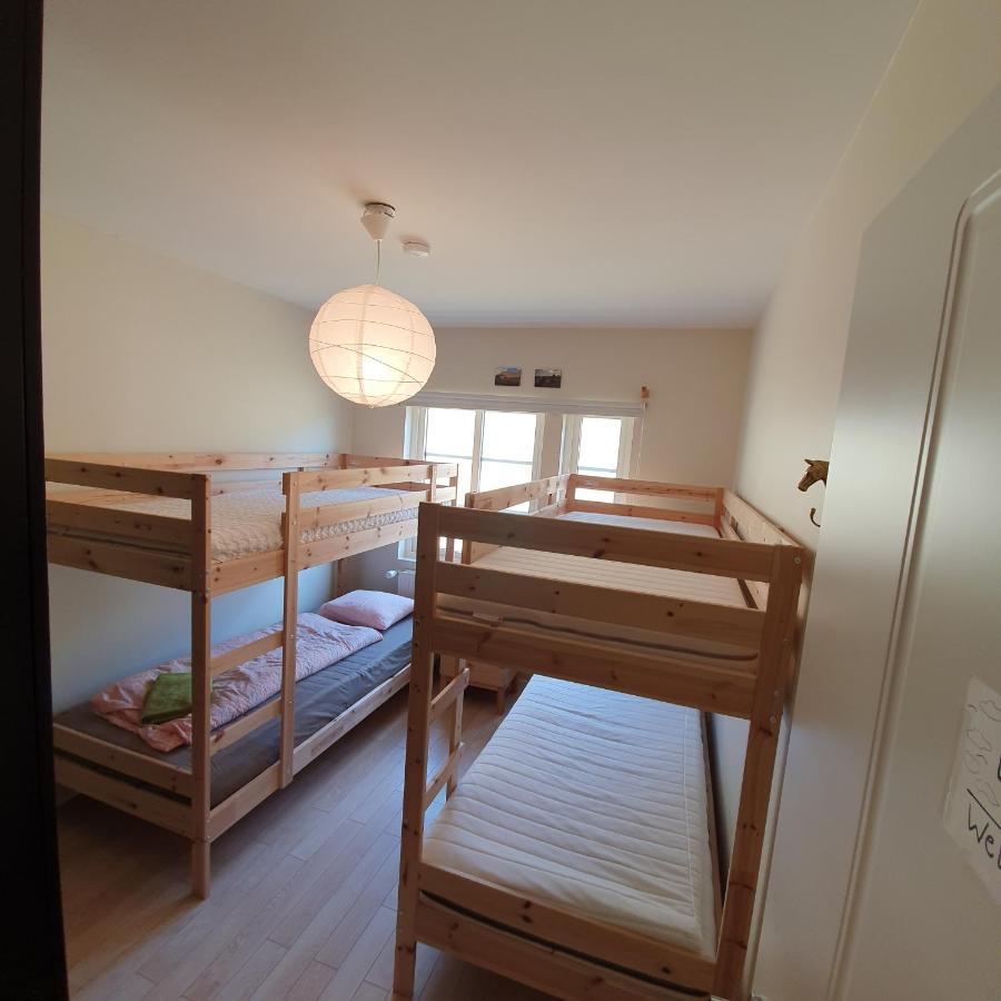 Hvammur 2 Guesthouse Red House ブリョンドゥオース エクステリア 写真